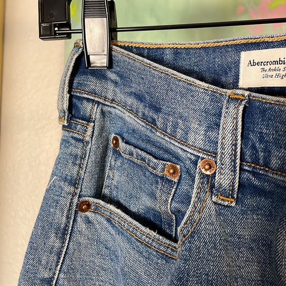 NWT The Ankle Straight A&F Jeans! - Picture 5 of 7